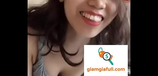  Gái xinh không mặc quần chip lộ hàng trên bigo live